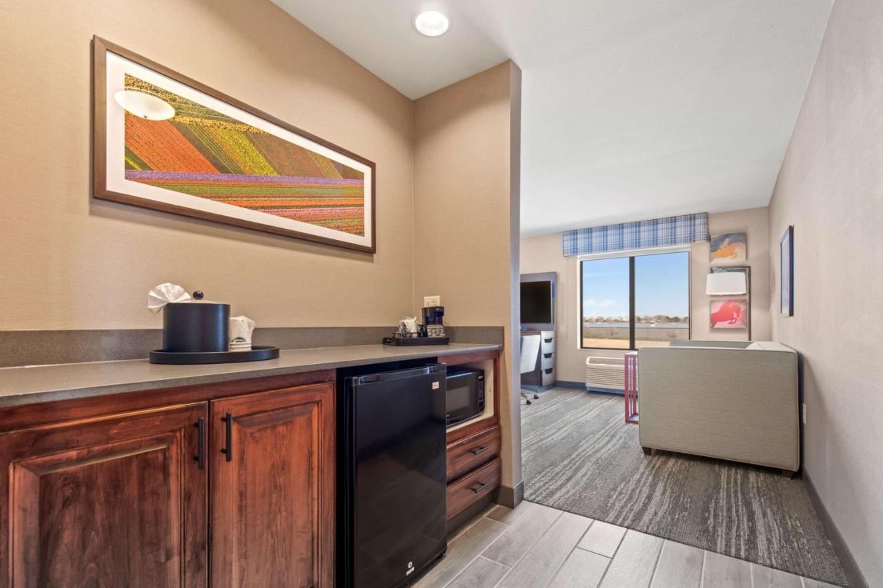 Hampton Inn & Suites Greeley Exteriör bild