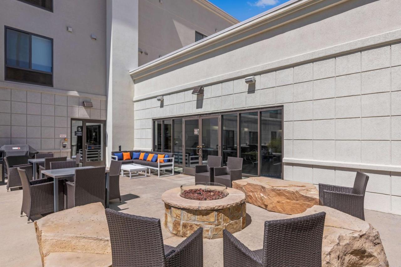 Hampton Inn & Suites Greeley Exteriör bild