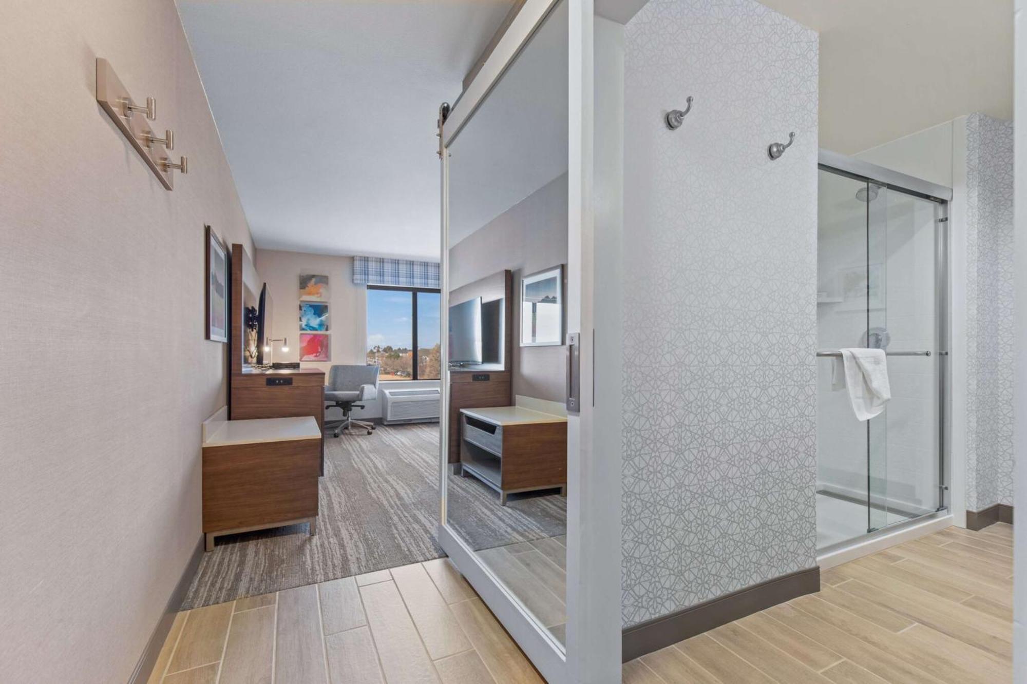 Hampton Inn & Suites Greeley Exteriör bild